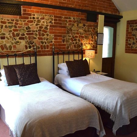 Отель At The Farmhouse Hunters Hall Dereham Экстерьер фото