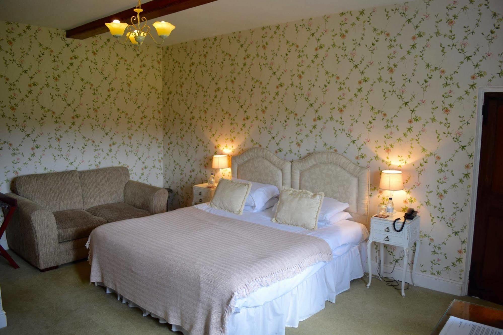 Отель At The Farmhouse Hunters Hall Dereham Экстерьер фото