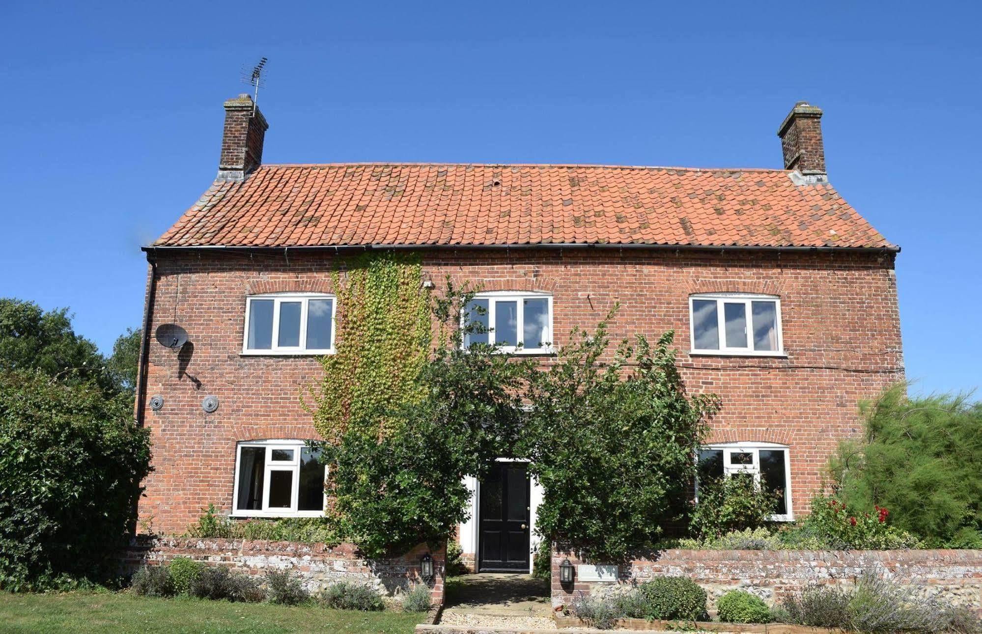 Отель At The Farmhouse Hunters Hall Dereham Экстерьер фото